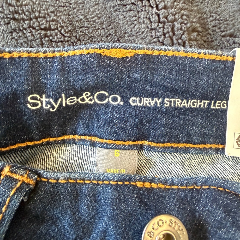 NWT STYLE & CO Women’s Curvy Straight Leg Indigo Jean Sz. 6